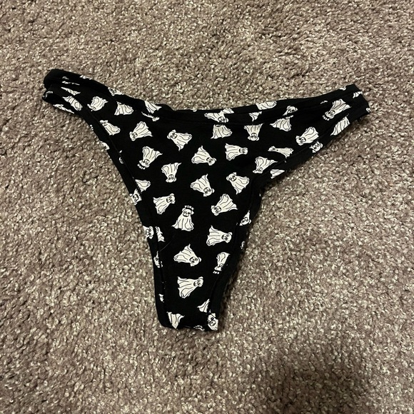 NWT VS PINK Black Grapic Thong - Picture 2 of 4